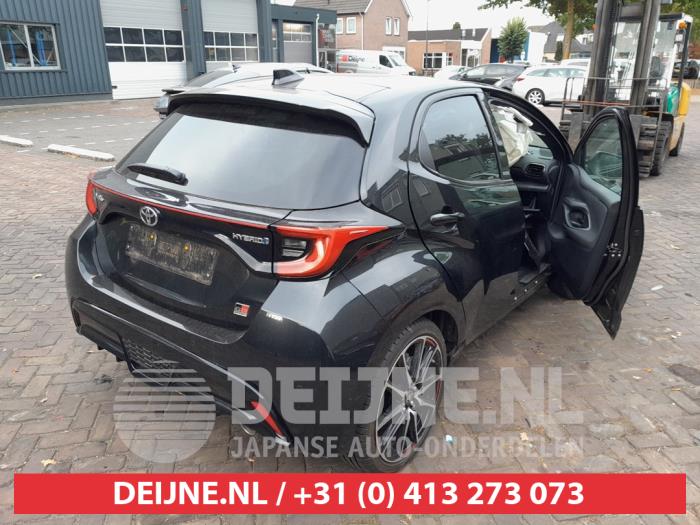Toyota Yaris IV 1.5 12V Hybrid 115 Sloopvoertuig (2022, Zwart)