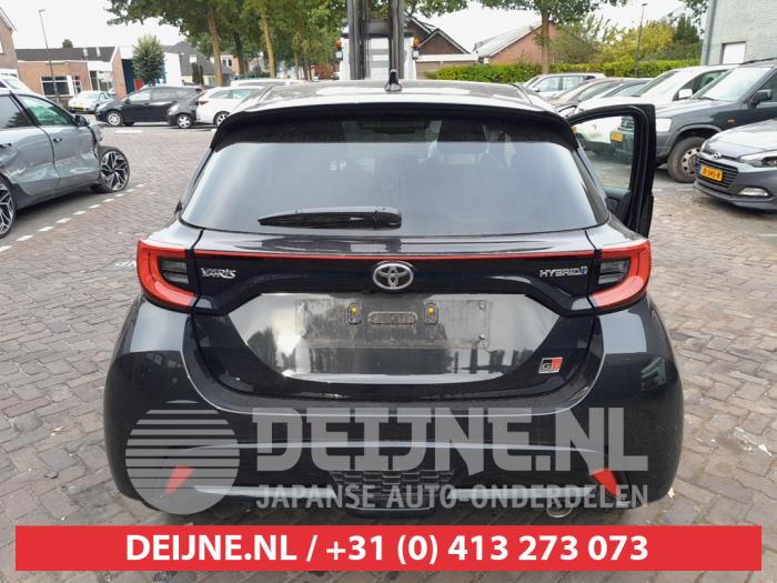 Toyota Yaris IV 1.5 12V Hybrid 115 Sloopvoertuig (2022, Zwart)