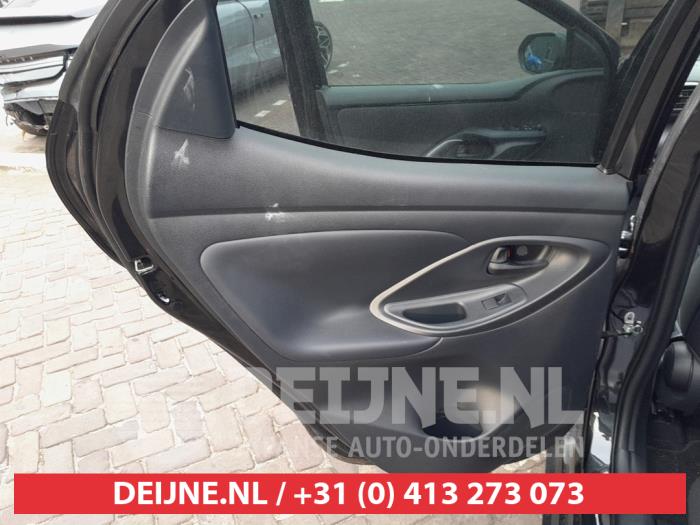 Toyota Yaris IV 1.5 12V Hybrid 115 Sloopvoertuig (2022, Zwart)