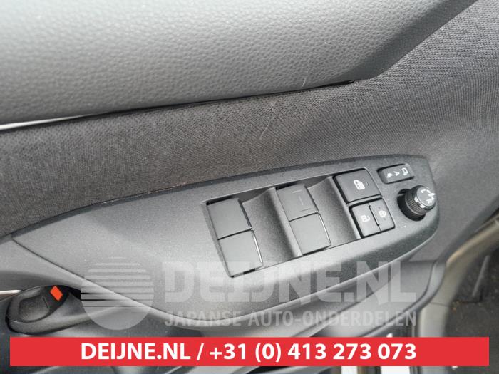 Toyota Yaris IV 1.5 12V Hybrid 115 Sloopvoertuig (2022, Zwart)