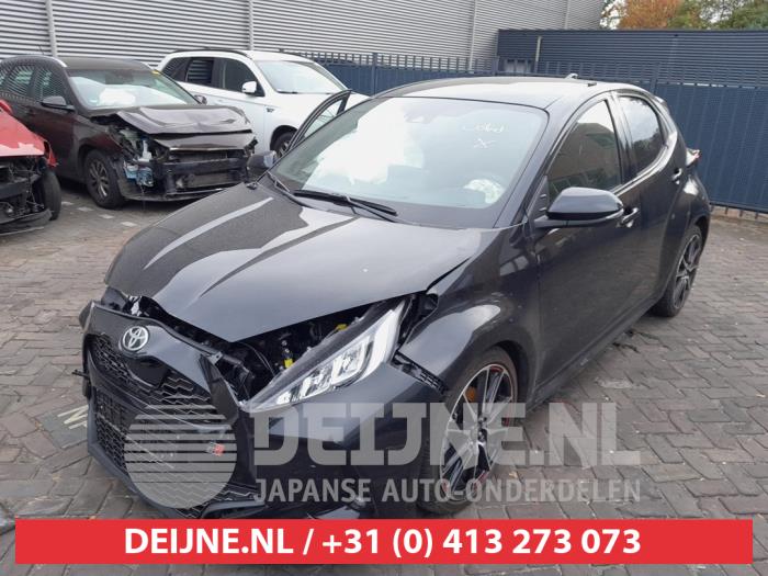 Toyota Yaris IV 1.5 12V Hybrid 115 Sloopvoertuig (2022, Zwart)