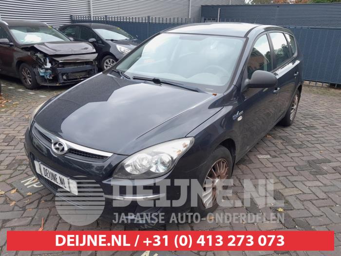 Hyundai i30 Crosswagon 1.4 CVVT 16V Sloopvoertuig (2010, Zwart)