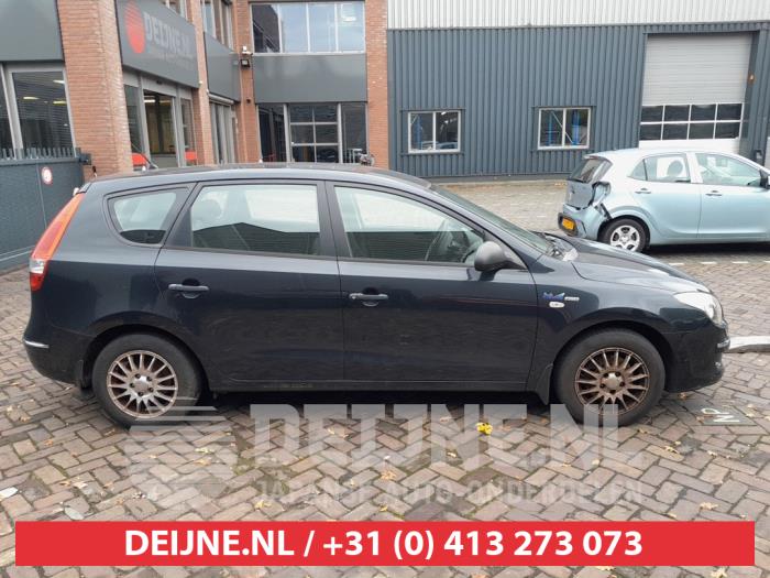 Hyundai i30 Crosswagon 1.4 CVVT 16V Sloopvoertuig (2010, Zwart)