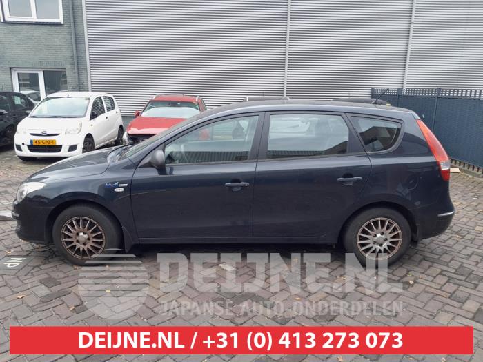 Hyundai i30 Crosswagon 1.4 CVVT 16V Sloopvoertuig (2010, Zwart)