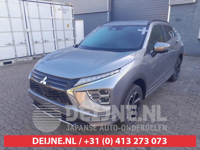 Mitsubishi Eclipse Cross 2.4 16V PHEV 4x4 Skrotfordon (2023, GRIJS)