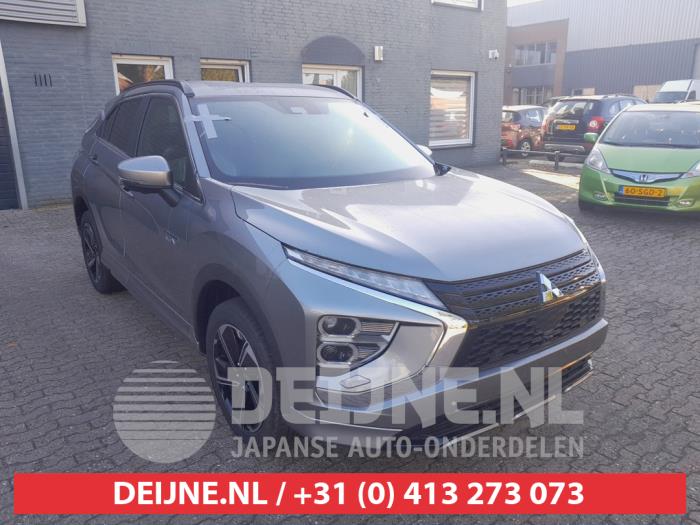 Mitsubishi Eclipse Cross 2.4 16V PHEV 4x4 Skrotfordon (2023, GRIJS)