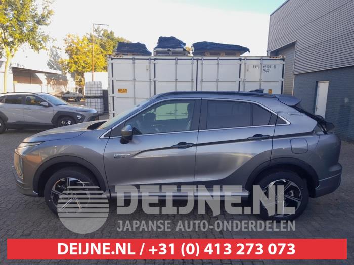 Mitsubishi Eclipse Cross 2.4 16V PHEV 4x4 Skrotfordon (2023, GRIJS)