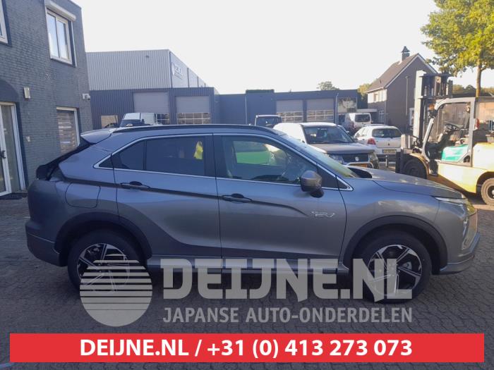 Mitsubishi Eclipse Cross 2.4 16V PHEV 4x4 Skrotfordon (2023, GRIJS)