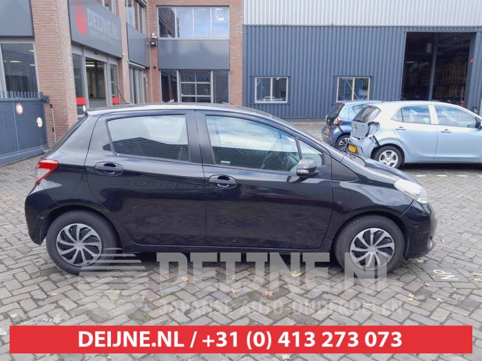Toyota Yaris III 1.4 D-4D-F Skrotfordon (2011, ZWART)