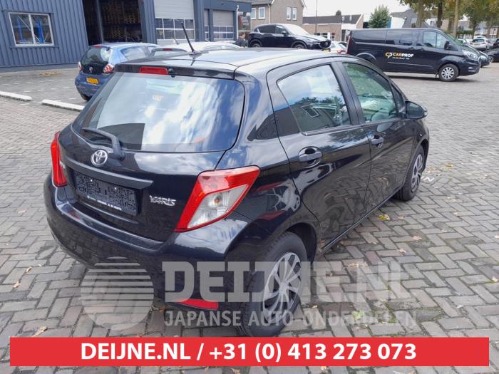 Toyota Yaris III 1.4 D-4D-F Skrotfordon (2011, ZWART)