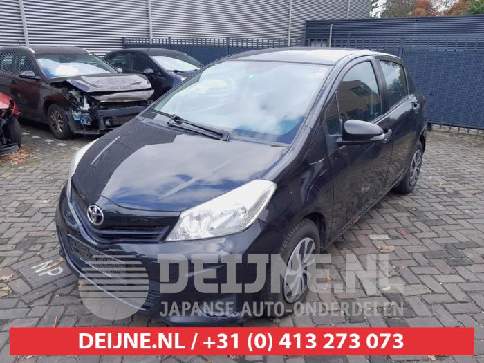 Toyota Yaris III 1.4 D-4D-F Skrotfordon (2011, ZWART)