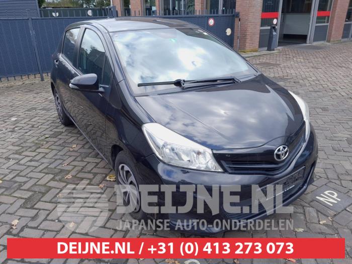 Toyota Yaris III 1.4 D-4D-F Skrotfordon (2011, ZWART)