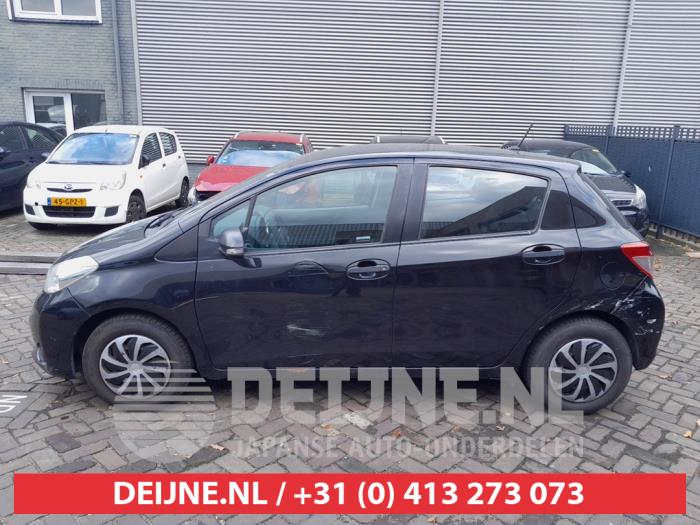 Toyota Yaris III 1.4 D-4D-F Skrotfordon (2011, ZWART)