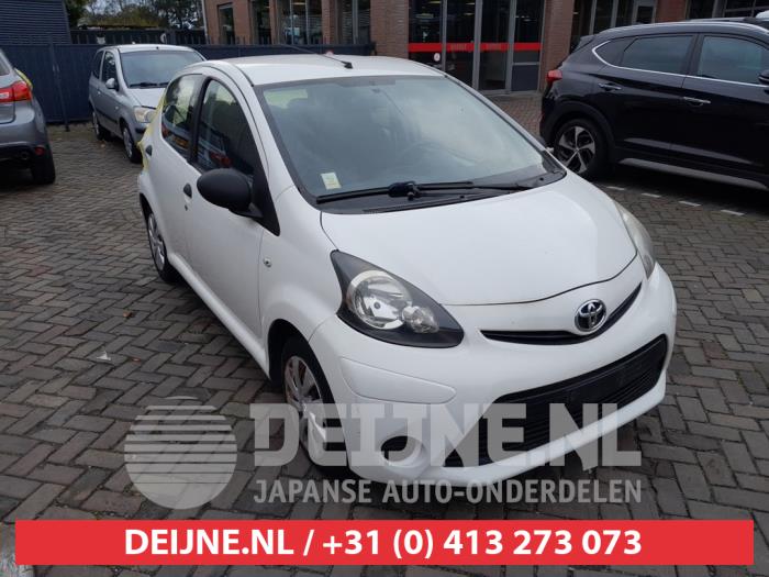 Toyota Aygo 1.0 12V VVT-i Skrotfordon (2013, WIT)
