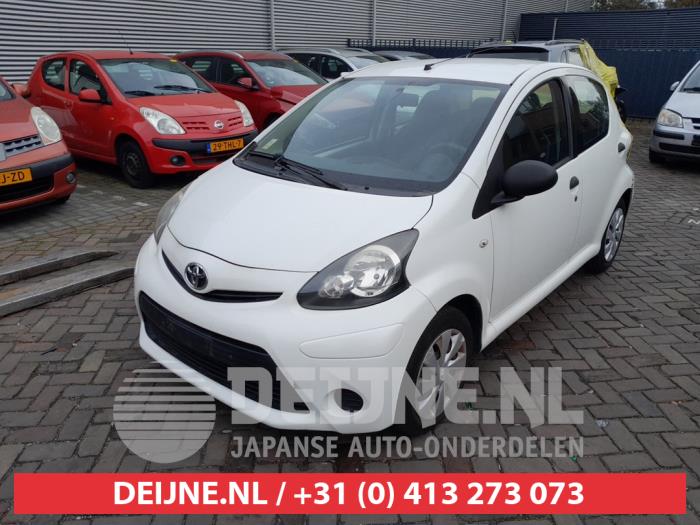 Toyota Aygo 1.0 12V VVT-i Skrotfordon (2013, WIT)