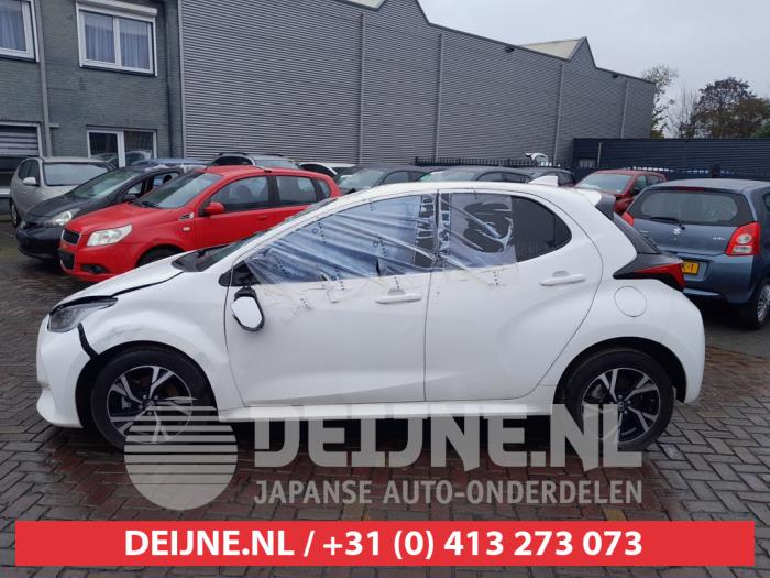 Toyota Yaris IV 1.5 12V Hybrid 115 Sloopvoertuig (2024, Wit)