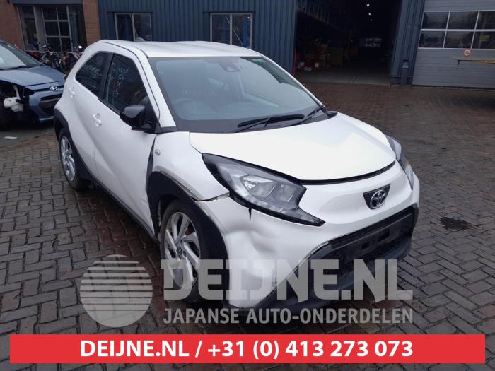 Toyota Aygo X 1.0 12V VVT-i Samochód złomowany (2022, Bialy)