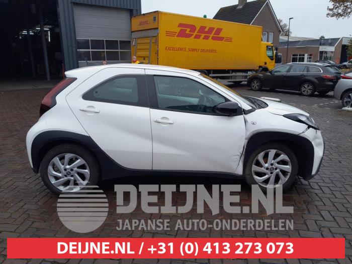 Toyota Aygo X 1.0 12V VVT-i Samochód złomowany (2022, Bialy)