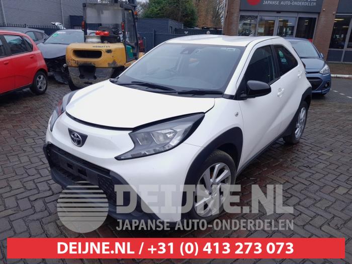Toyota Aygo X 1.0 12V VVT-i Samochód złomowany (2022, Bialy)