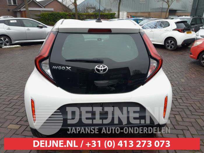 Toyota Aygo X 1.0 12V VVT-i Samochód złomowany (2022, Bialy)