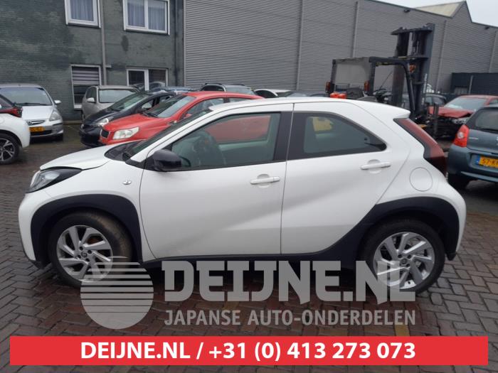 Toyota Aygo X 1.0 12V VVT-i Samochód złomowany (2022, Bialy)