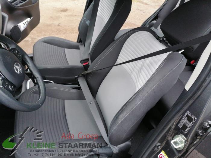 Toyota Yaris III 1.5 16V Hybrid Sloopvoertuig (2019, Grijs)