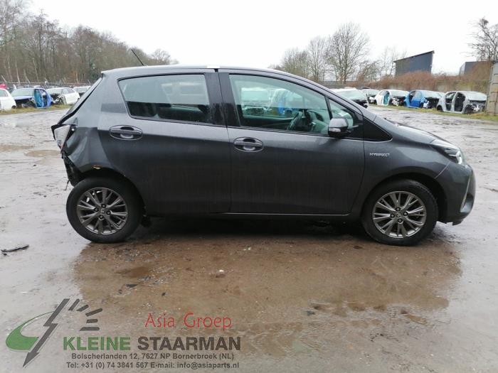 Toyota Yaris III 1.5 16V Hybrid Sloopvoertuig (2019, Grijs)