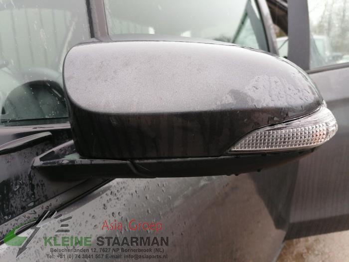 Toyota Yaris III 1.5 16V Hybrid Sloopvoertuig (2019, Grijs)