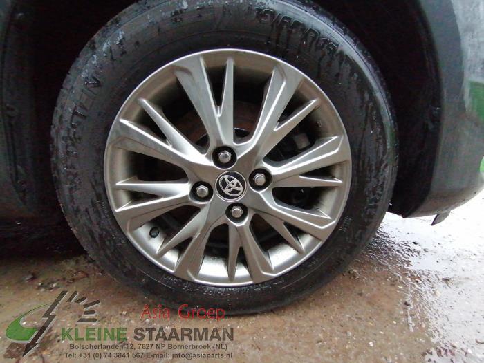 Toyota Yaris III 1.5 16V Hybrid Sloopvoertuig (2019, Grijs)