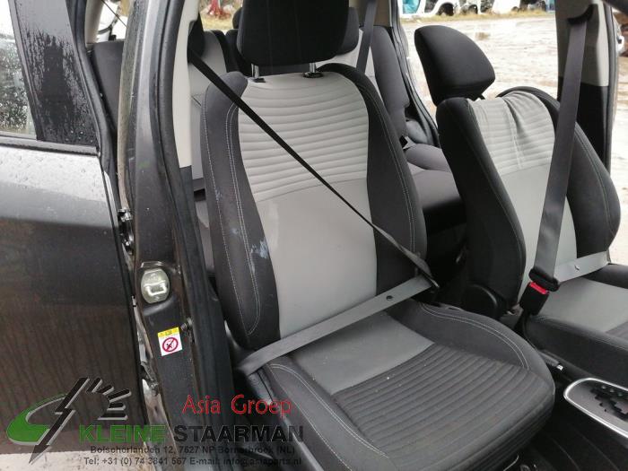 Toyota Yaris III 1.5 16V Hybrid Sloopvoertuig (2019, Grijs)