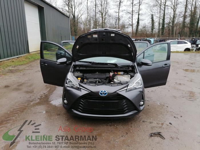 Toyota Yaris III 1.5 16V Hybrid Sloopvoertuig (2019, Grijs)