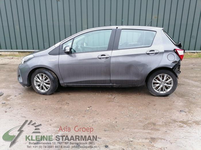 Toyota Yaris III 1.5 16V Hybrid Sloopvoertuig (2019, Grijs)