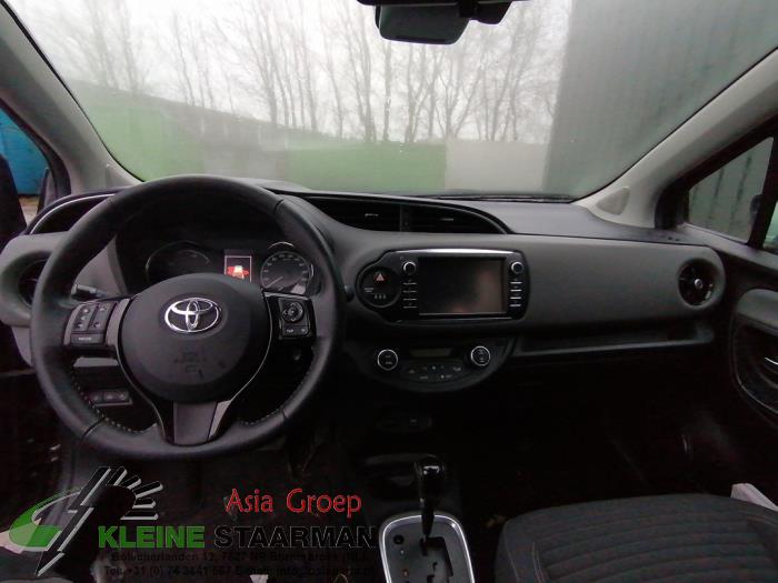 Toyota Yaris III 1.5 16V Hybrid Sloopvoertuig (2019, Grijs)