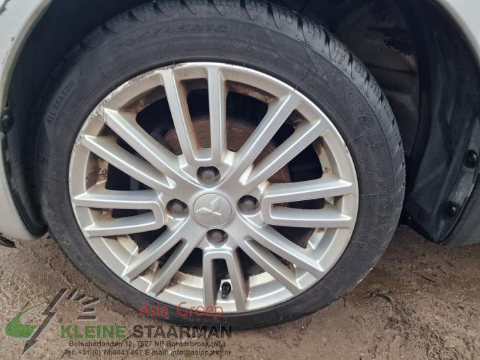 Mitsubishi Colt 1.3 16V Skrotfordon (2008, GRIJS)