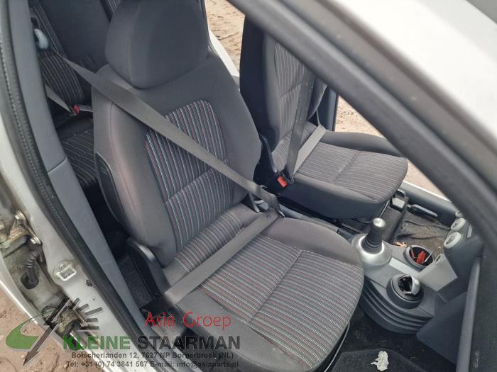 Mitsubishi Colt 1.3 16V Skrotfordon (2008, GRIJS)