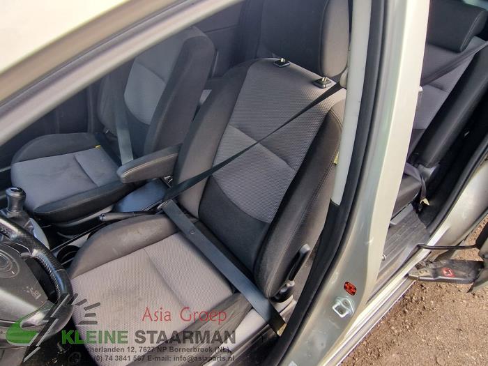 Mazda 5 1.8i 16V Sloopvoertuig (2005, Beige)