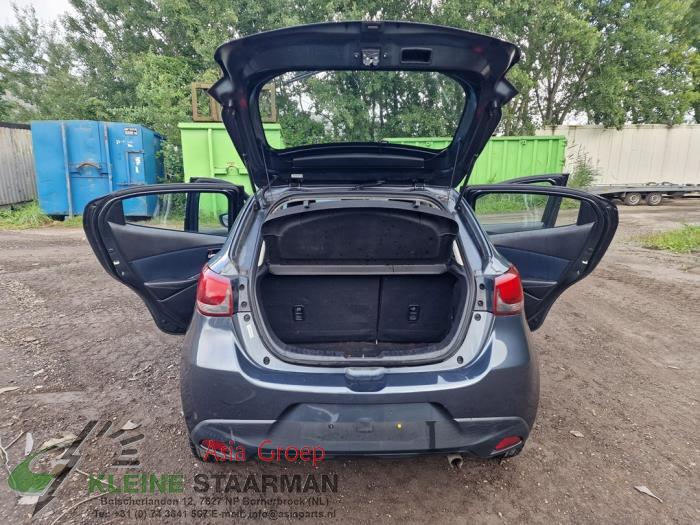 Mazda 2 1.5 SkyActiv-G 90 Samochód złomowany (2016, Ciemny, Szary)