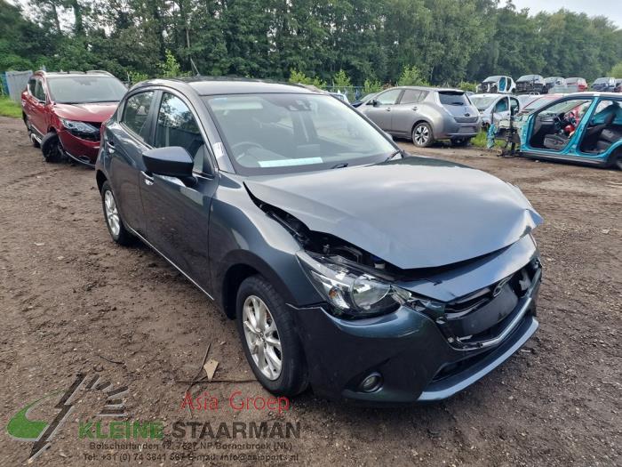Mazda 2 1.5 SkyActiv-G 90 Samochód złomowany (2016, Ciemny, Szary)