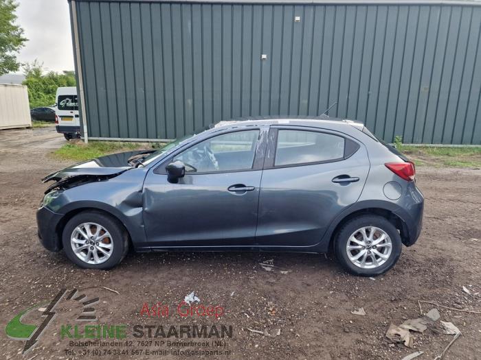 Mazda 2 1.5 SkyActiv-G 90 Samochód złomowany (2016, Ciemny, Szary)