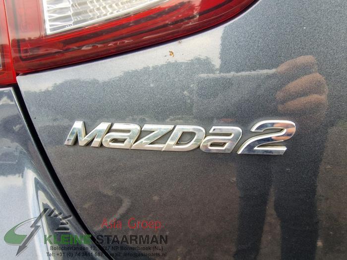 Mazda 2 1.5 SkyActiv-G 90 Samochód złomowany (2016, Ciemny, Szary)