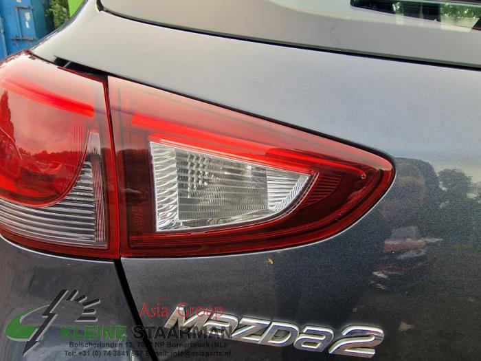 Mazda 2 1.5 SkyActiv-G 90 Samochód złomowany (2016, Ciemny, Szary)