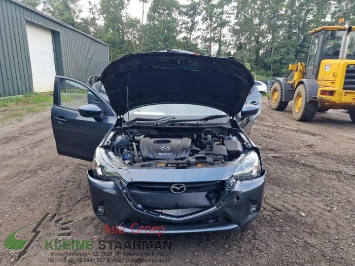 Mazda 2 1.5 SkyActiv-G 90 Samochód złomowany (2016, Ciemny, Szary)