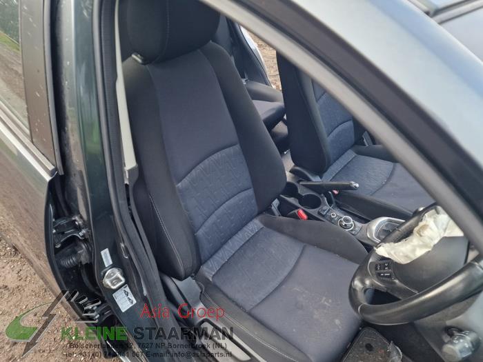 Mazda 2 1.5 SkyActiv-G 90 Samochód złomowany (2016, Ciemny, Szary)