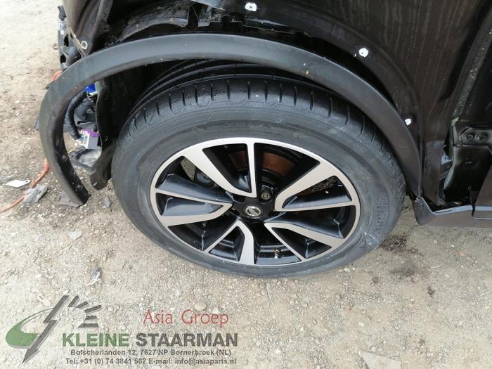 Nissan X-Trail 1.6 Energy dCi Samochód złomowany (2016, Czarny)