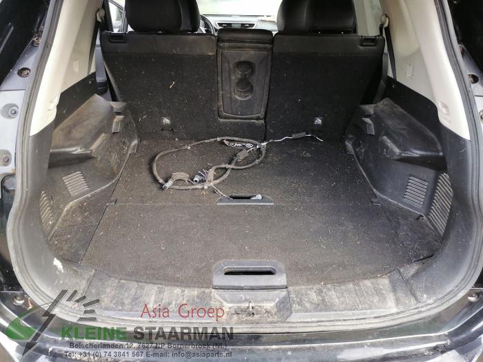 Nissan X-Trail 1.6 Energy dCi Samochód złomowany (2016, Czarny)