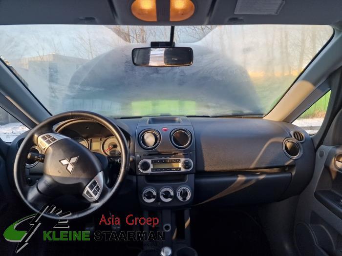 Mitsubishi Colt 1.3 16V Sloopvoertuig (2011, Zwart)