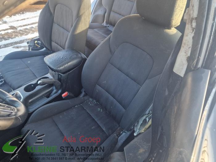 Kia Sportage 1.6 GDI 16V 4x2 Samochód złomowany (2017, Czarny)