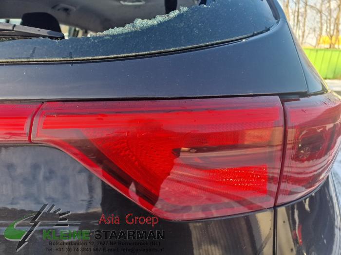 Kia Sportage 1.6 GDI 16V 4x2 Samochód złomowany (2017, Czarny)