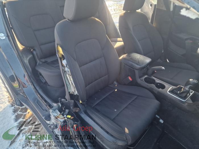 Kia Sportage 1.6 GDI 16V 4x2 Samochód złomowany (2017, Czarny)