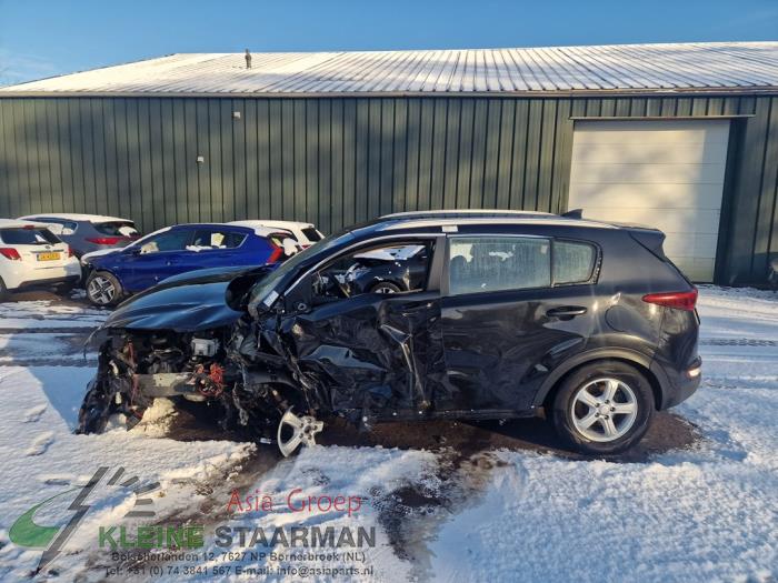 Kia Sportage 1.6 GDI 16V 4x2 Samochód złomowany (2017, Czarny)